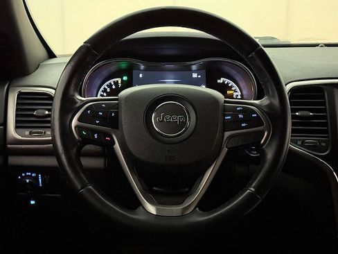 Used 2018 Jeep Grand Cherokee Laredo image 30