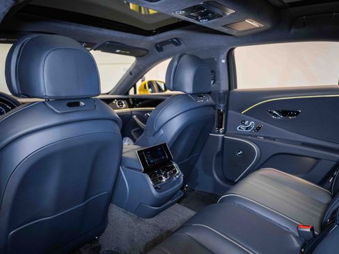 Used 2024 Bentley Flying Spur V8 image 19