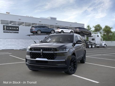 New 2026 Lincoln Navigator Reserve AWD/4WD image 2