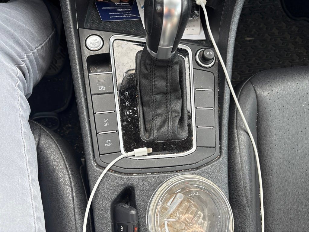 Used 2019 Volkswagen Jetta SEL w/ Cold Weather Package FWD image 23