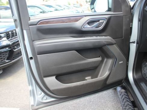 Used 2023 Chevrolet Suburban Z71 w/ Luxury Package AWD/4WD image 19