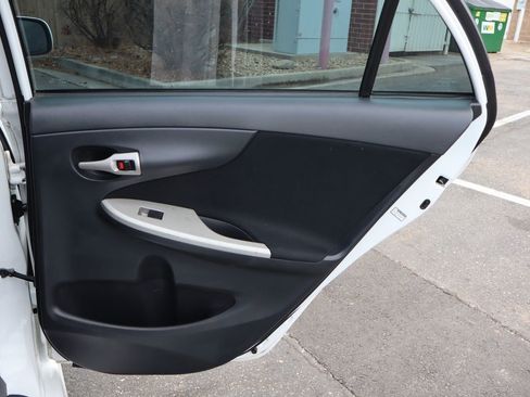 Used 2010 Toyota Corolla S image 25