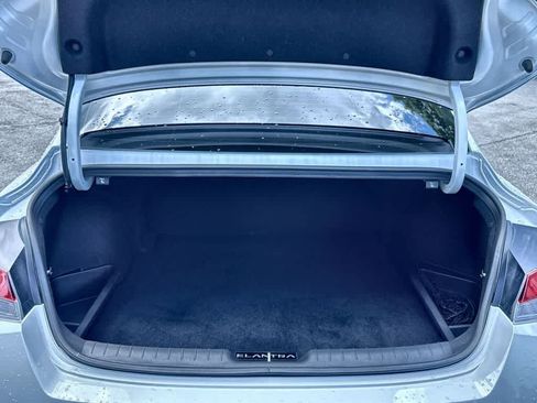 Used 2025 Hyundai Elantra SE FWD image 25