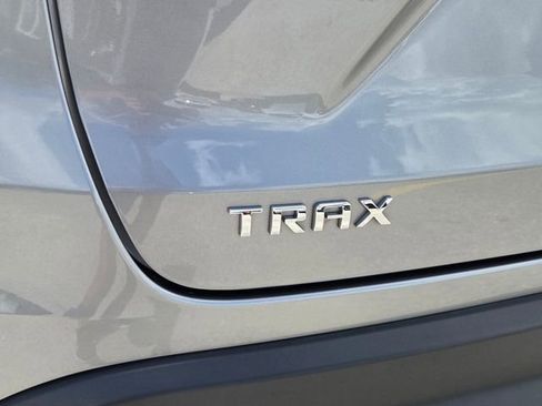 Used 2024 Chevrolet Trax LT FWD image 12