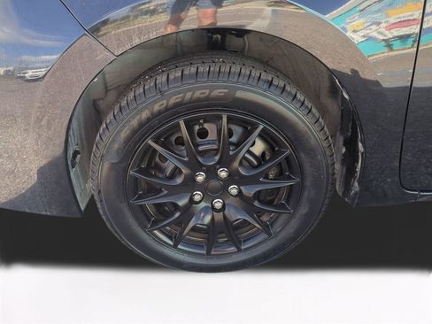 Used 2018 Toyota Corolla LE FWD image 11