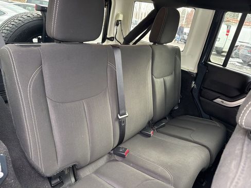 Used 2017 Jeep Wrangler Unlimited Sahara w/ Connectivity Group image 23