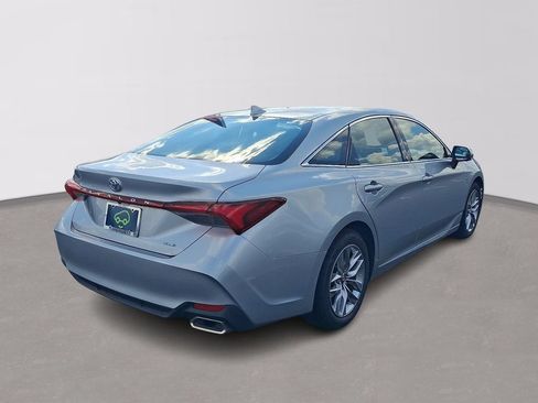 Used 2019 Toyota Avalon XLE w/ Moonroof Package FWD image 6