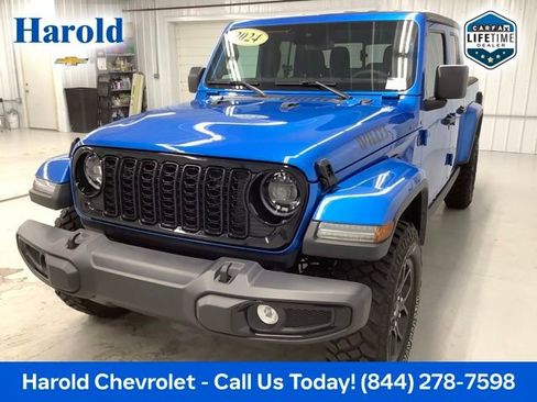 Used 2024 Jeep Gladiator Sport AWD/4WD image 3