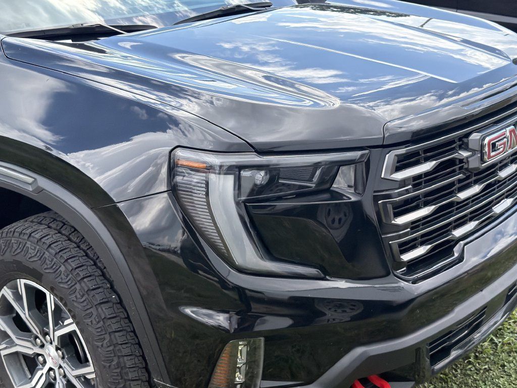 Used 2025 GMC Acadia AT4 AWD/4WD image 2