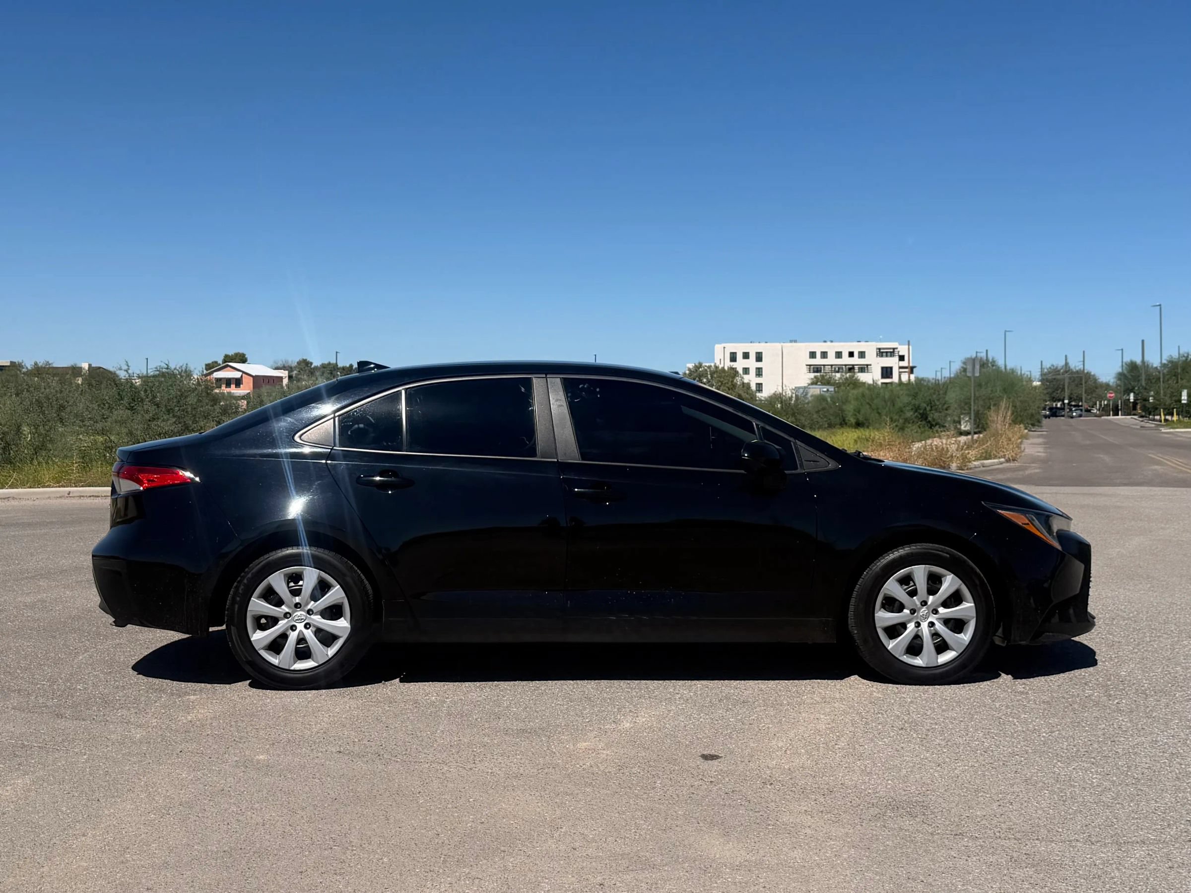 Used 2024 Toyota Corolla LE FWD image 5