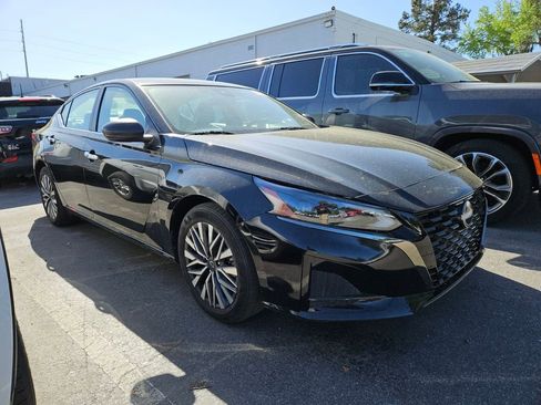Used 2025 Nissan Altima 2.5 SV image 5