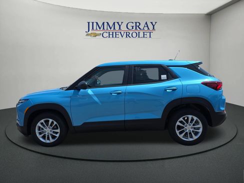 New 2026 Chevrolet TrailBlazer LS w/ LS Convenience Package FWD image 2