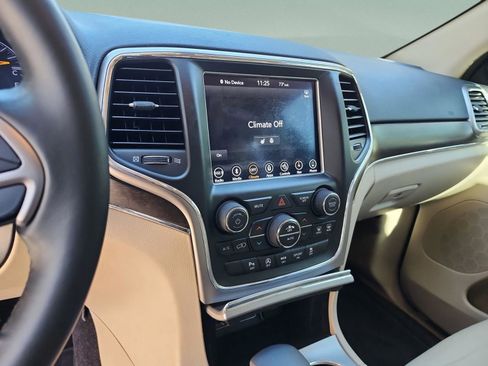 Used 2018 Jeep Grand Cherokee Limited image 11