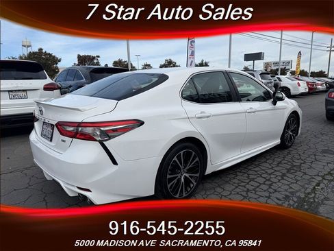 Used 2018 Toyota Camry SE image 6