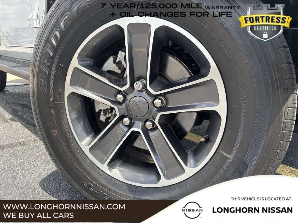Used 2023 Jeep Wrangler Unlimited Sahara AWD/4WD image 9