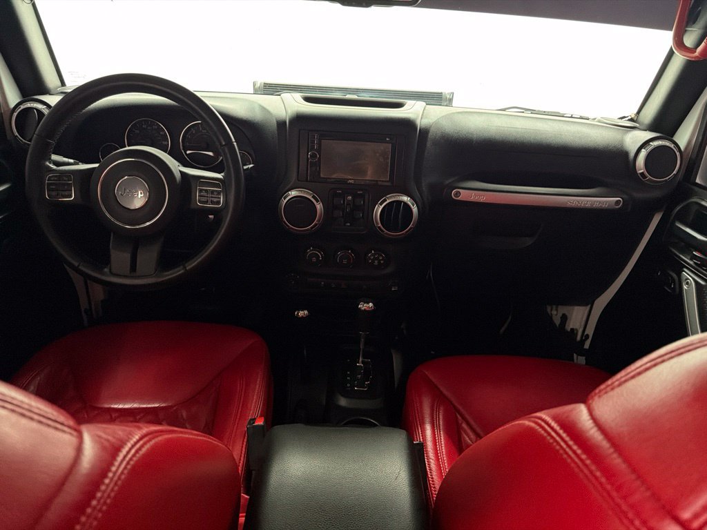 Used 2015 Jeep Wrangler Unlimited Sahara w/ Connectivity Group AWD/4WD image 25