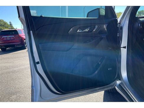 Used 2022 Chevrolet Traverse High Country image 24