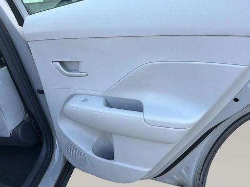 Used 2024 Hyundai Kona SE FWD image 35