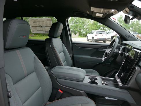 New 2026 GMC Acadia AT4 AWD/4WD image 10