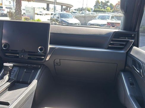 Used 2024 Lexus GX 550 image 11