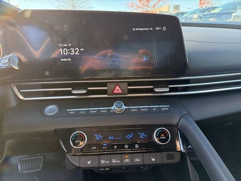 Used 2023 Hyundai Elantra SEL w/ Convenience Package image 19