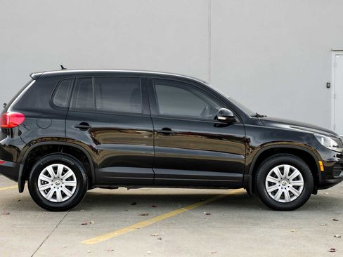 Used 2017 Volkswagen Tiguan S image 7