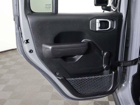 Used 2022 Jeep Gladiator Sport image 21