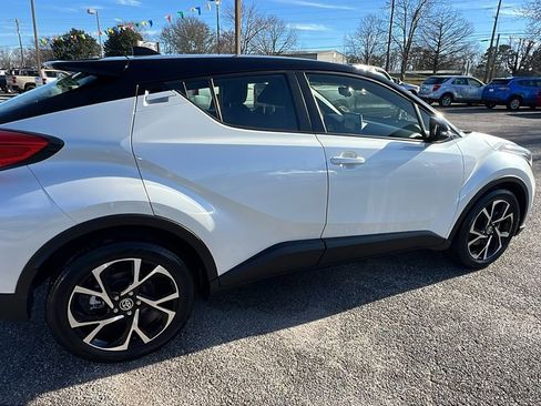 Used 2020 Toyota C-HR XLE image 5