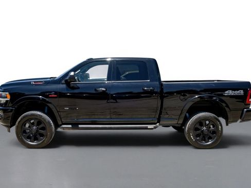 Used 2019 RAM 2500 Laramie w/ Black Appearance Package AWD/4WD image 9