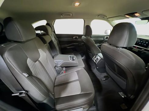 Certified 2024 Kia Sorento LX image 27