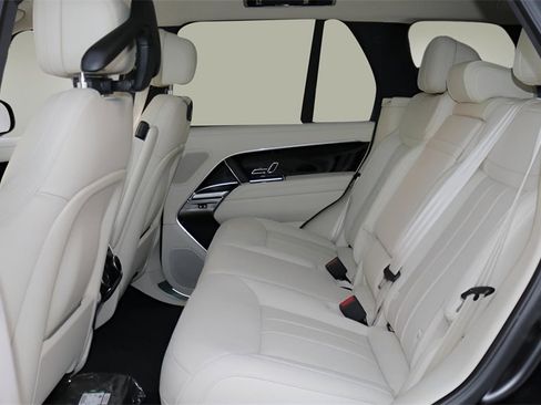 New 2026 Land Rover Range Rover SE image 13