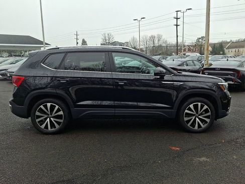 Used 2023 Volkswagen Taos SE w/ Panoramic Sunroof Package image 7