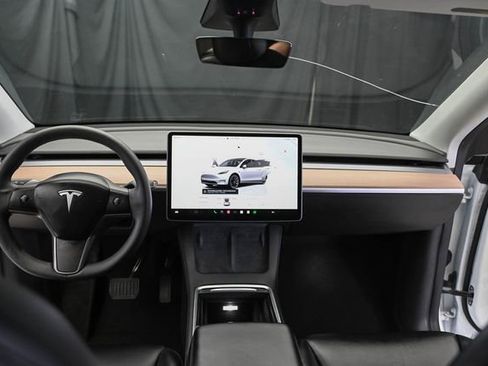 Used 2022 Tesla Model Y Long Range image 22