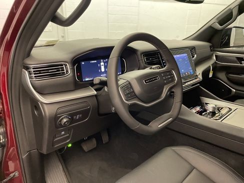 New 2025 Jeep Wagoneer L Series II image 17