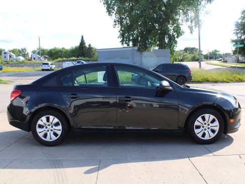Used 2014 Chevrolet Cruze LS FWD image 3