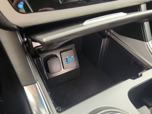 Used 2022 Ford Explorer XLT w/ Equipment Group 202A image 22