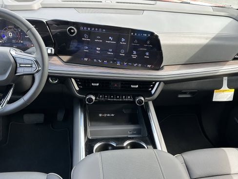 New 2025 Chevrolet Suburban Premier image 15