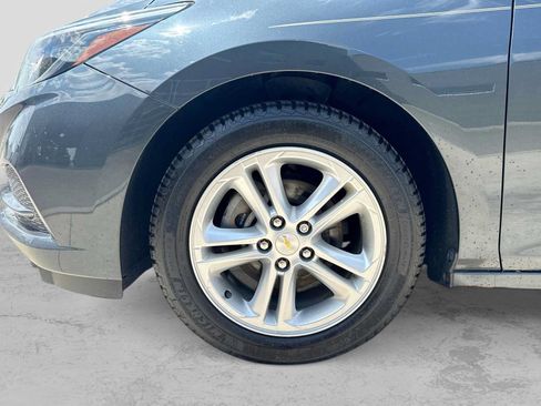 Used 2018 Chevrolet Cruze LT w/ Convenience Package FWD image 13