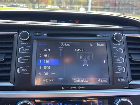 Used 2019 Toyota Highlander XLE image 26