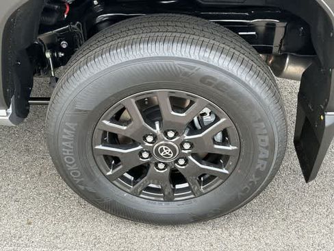 Used 2026 Toyota 4Runner SR5 RWD image 5