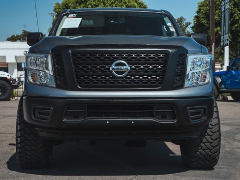Used 2017 Nissan Titan S image 5