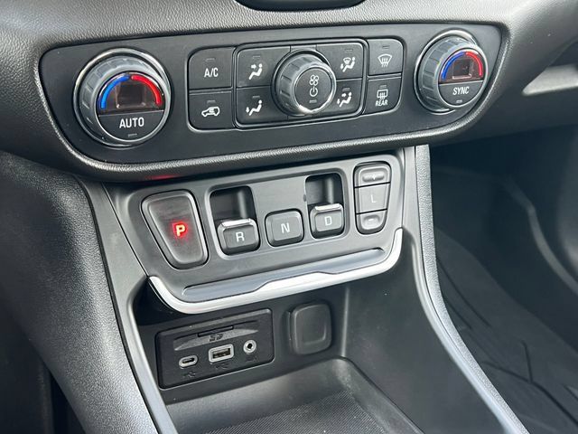 Used 2020 GMC Terrain SLE w/ GMC Pro Grade Package AWD/4WD image 25