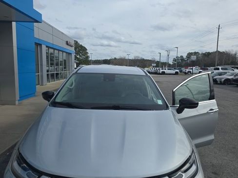 Used 2024 Chrysler Pacifica Touring-L image 41