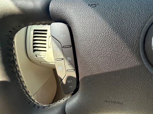 Used 2009 Cadillac DTS FWD image 17