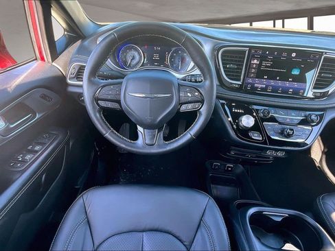 Used 2021 Chrysler Pacifica Touring-L w/ Uconnect Theater Family Group image 8