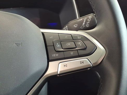 Used 2025 Volkswagen Taos SE image 15