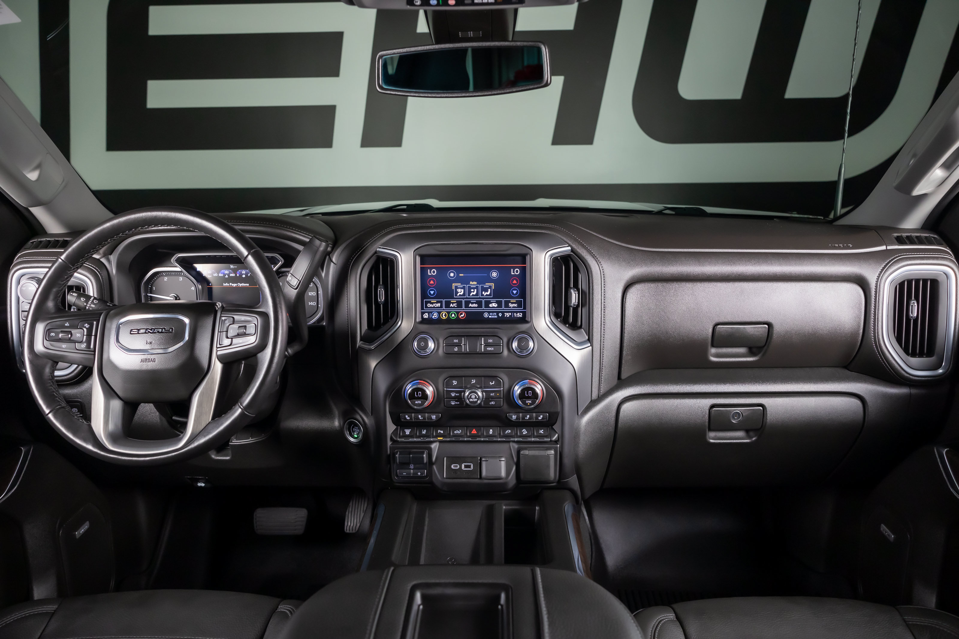 Used 2022 GMC Sierra 2500 Denali AWD/4WD image 3