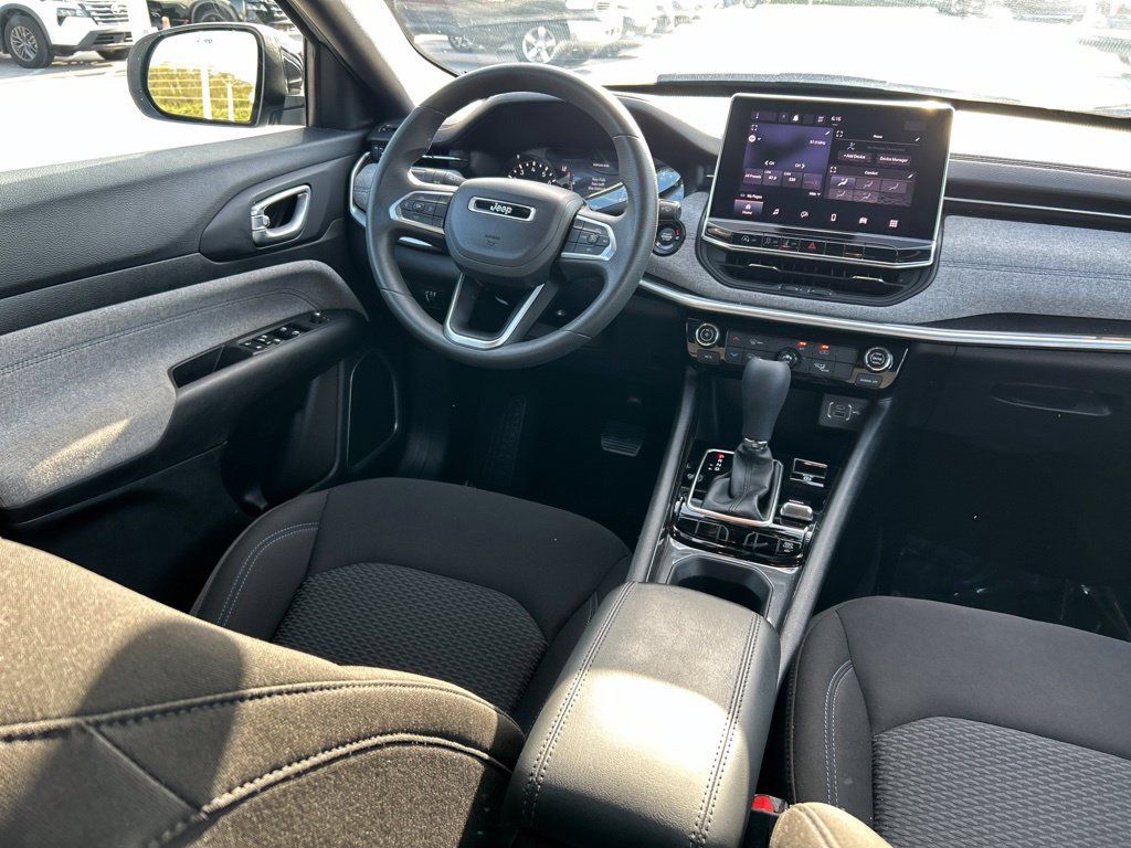 Used 2024 Jeep Compass Sport AWD/4WD image 10