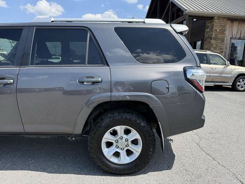 Used 2014 Toyota 4Runner SR5 RWD image 38