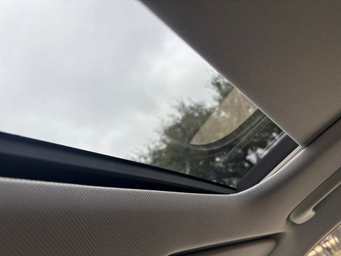 Used 2024 Hyundai Kona Limited image 18